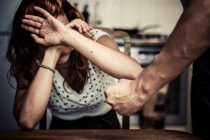 confinement et violence conjugale physique